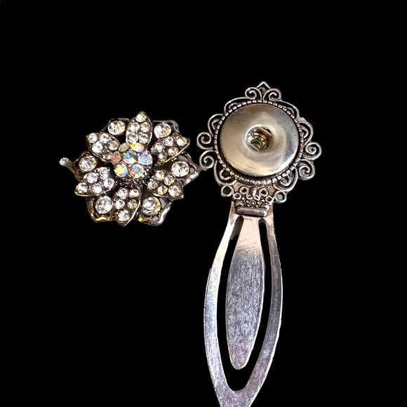 GORGEOUS SILVER SNAP BUTTON BOOK MARKER- COMES WITH CRYSTAL EMBELLISHED SNAP - Picture 3 of 4